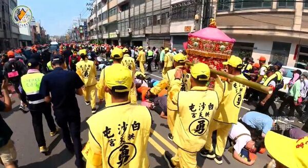 Fw: [新聞] 老公已結紮！人妻遶境後驚喜懷孕 白沙屯媽祖