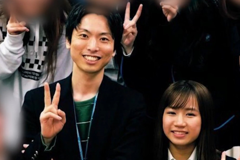 [閒聊] 女學生苦戀班導 相差16歲修成正果掀熱議