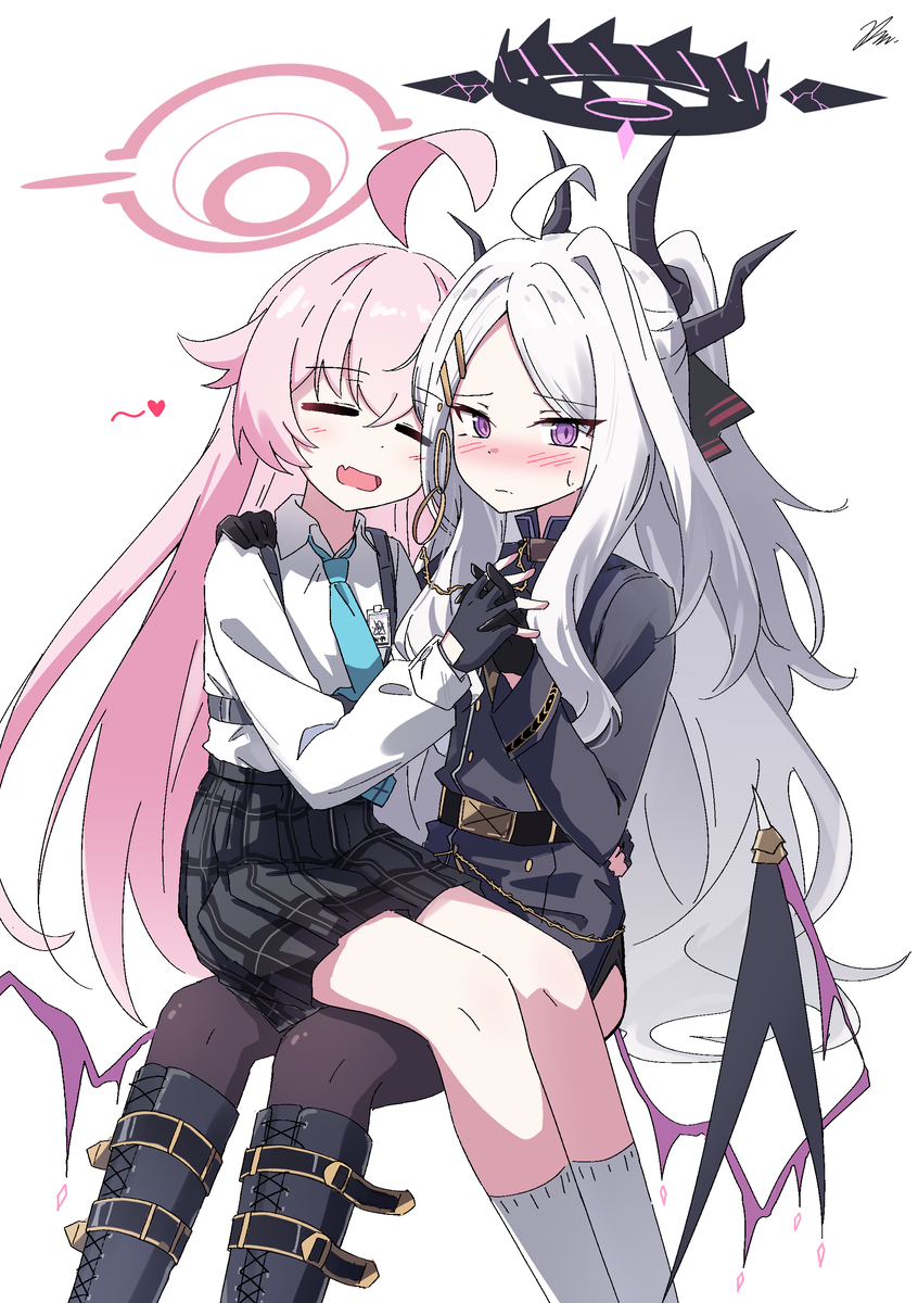 [蔚藍] 左邊奶小 右邊小奶