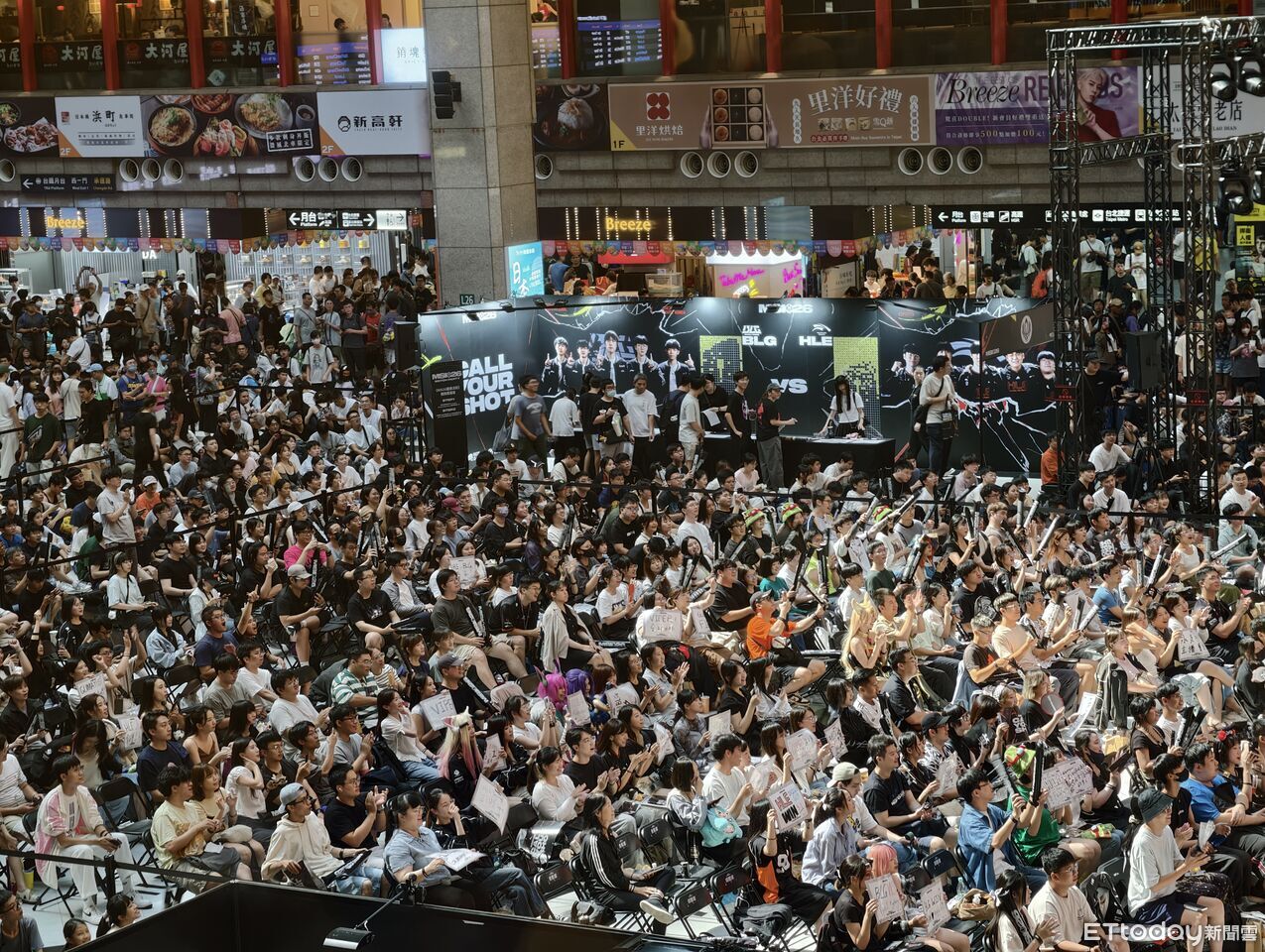 [閒聊] 寶可夢尬英雄聯盟 萬人擠爆北車民眾嚇