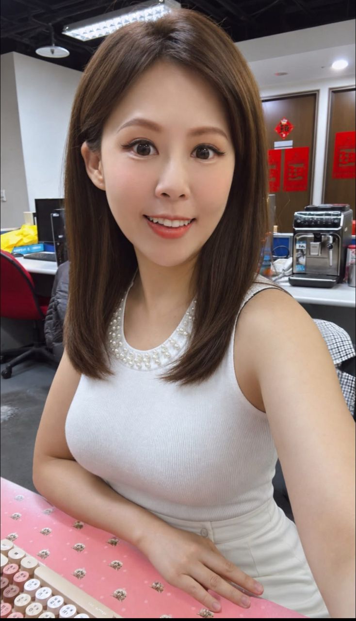 [正妹] 中視主播陳采沂