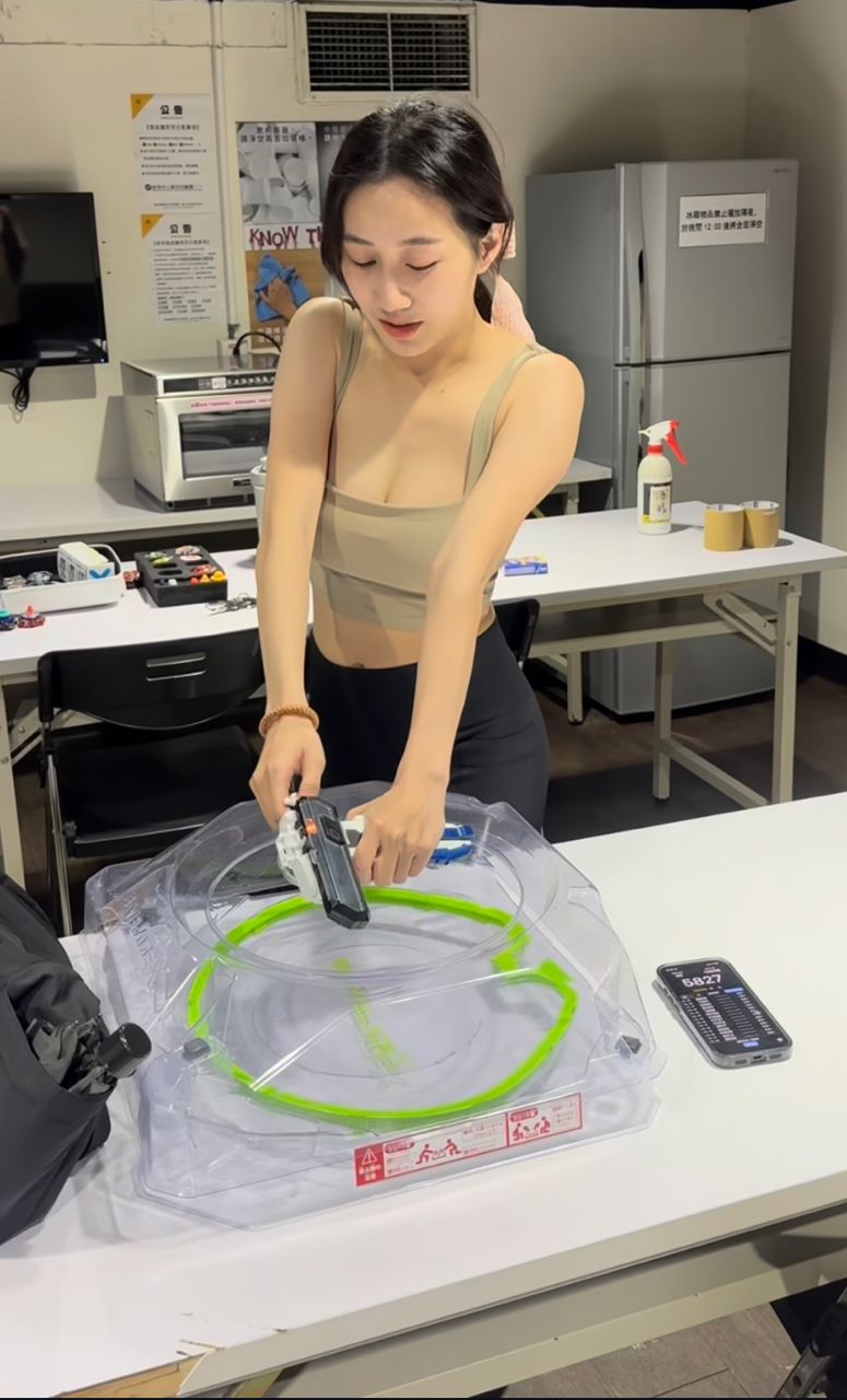 [正妹] 要玩戰鬥陀螺嗎