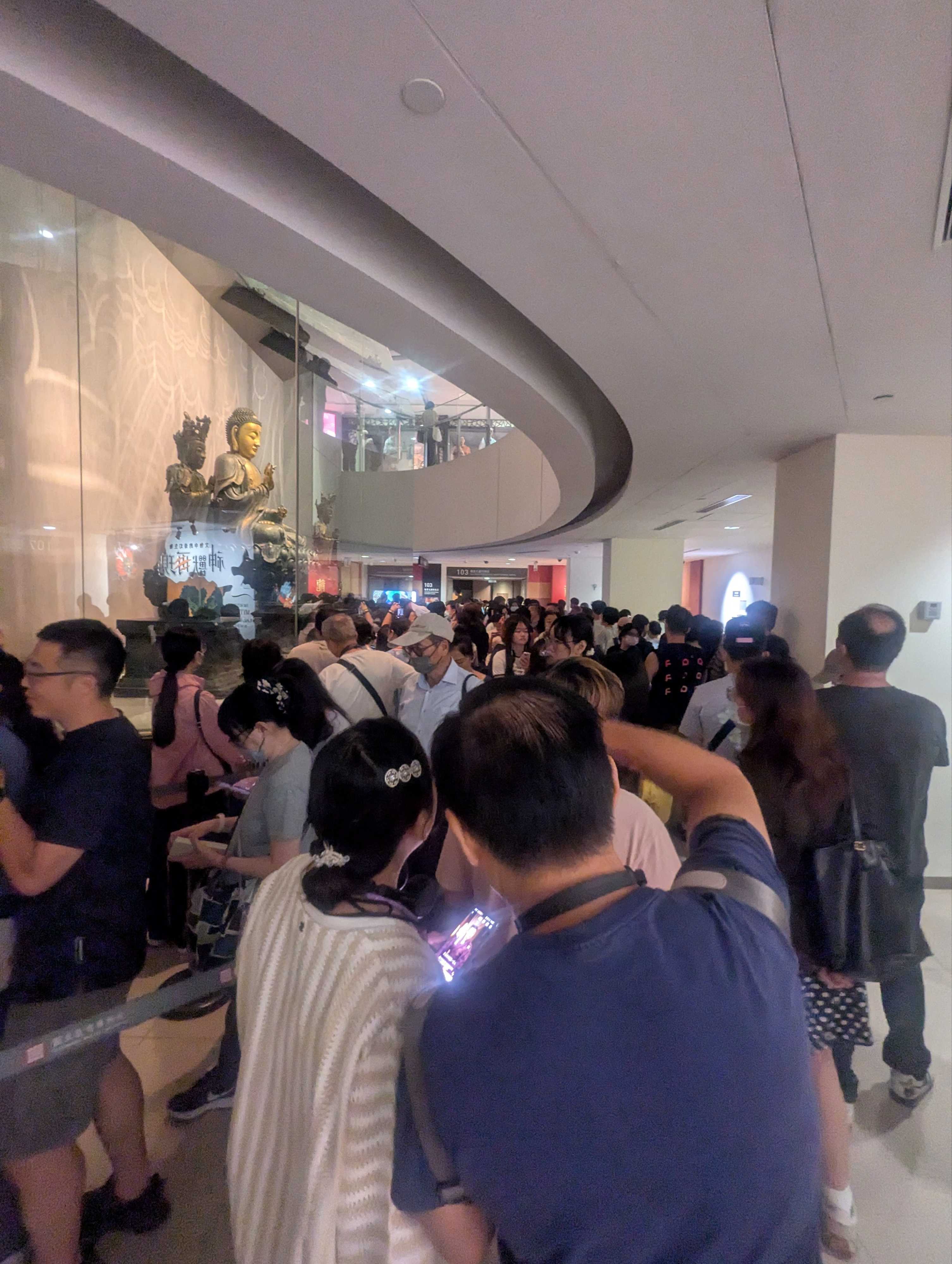 [閒聊] 故宮龍藏經展也排得太離譜了