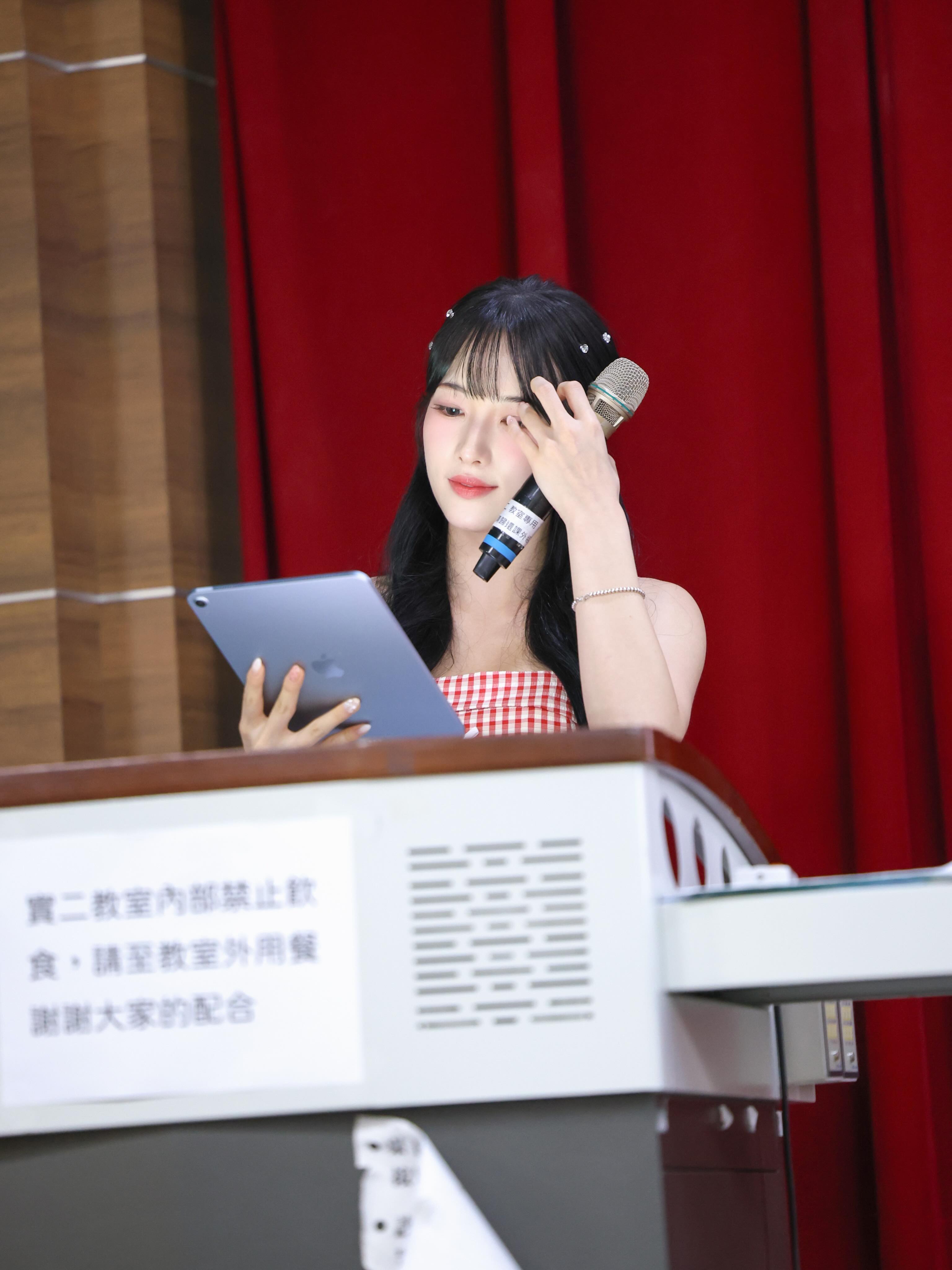 [正妹] 標題真的欠噓 = =