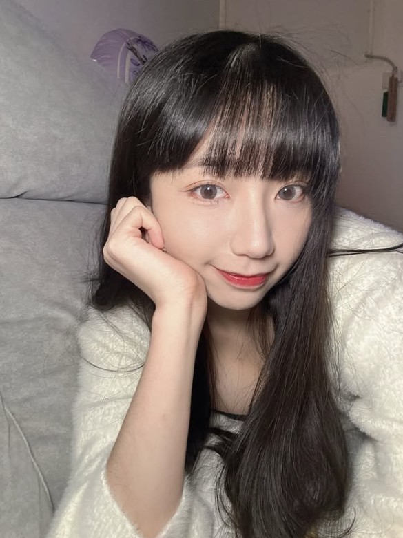 [正妹] 肚肚夜雨