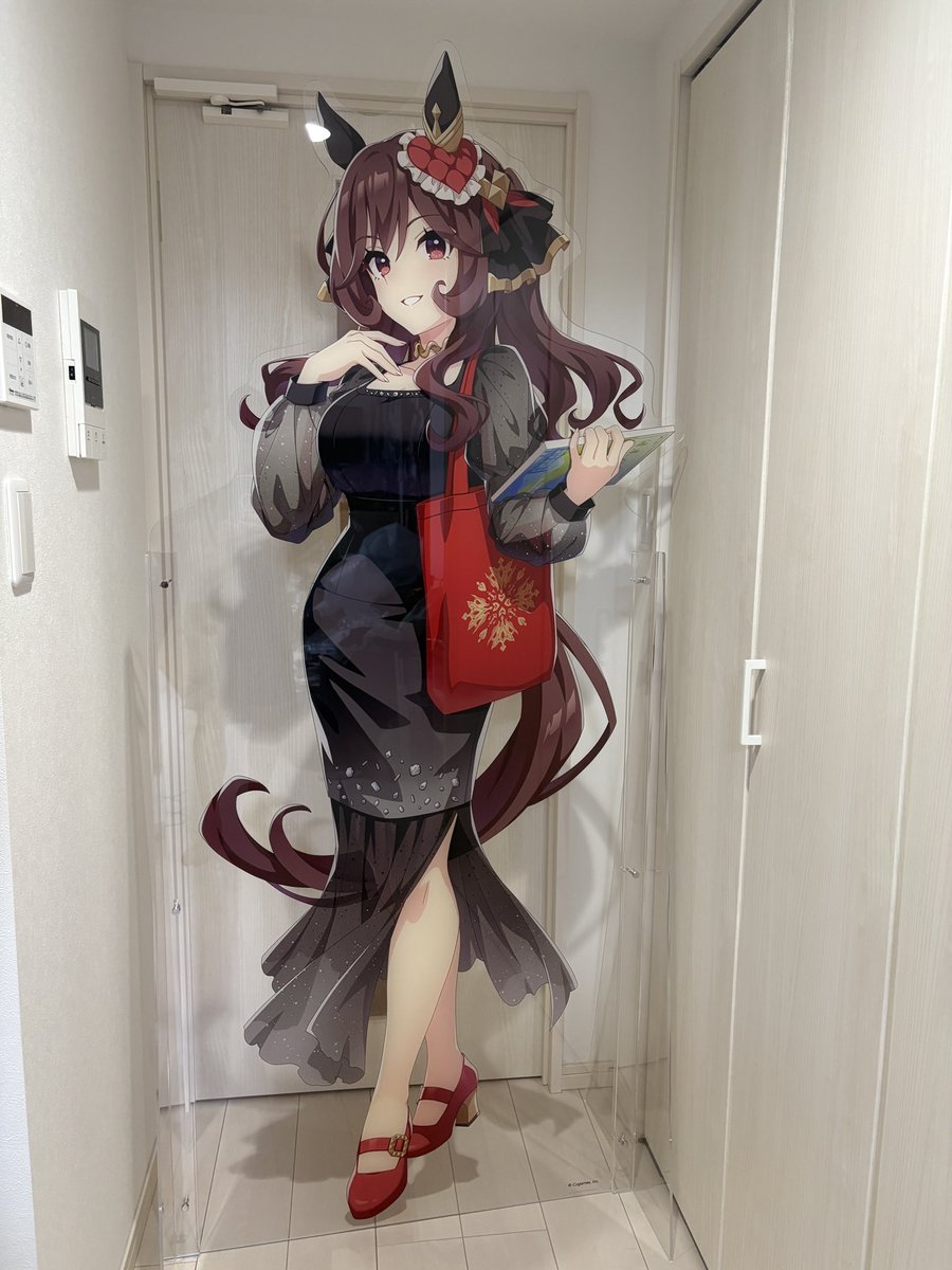 Re: [馬娘] 價格22萬日圓的貴婦人等身大立牌（炸了）